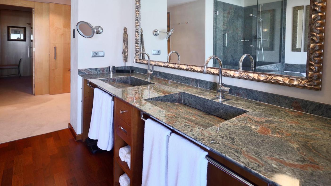 Suites Del Mar Fenals 4*