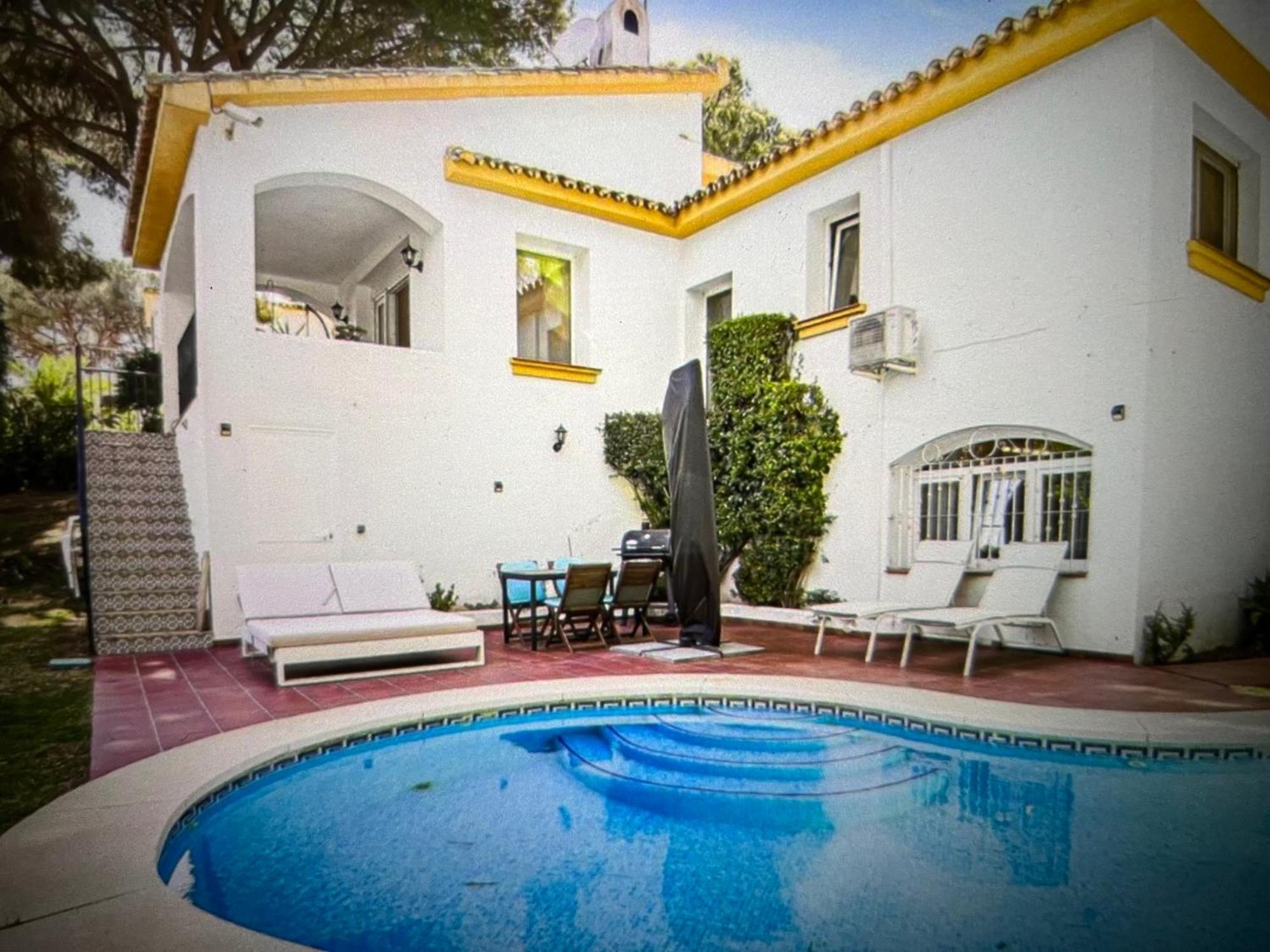 Holiday Villa And Beach Front Sea View - 5Br Refresh Pousada