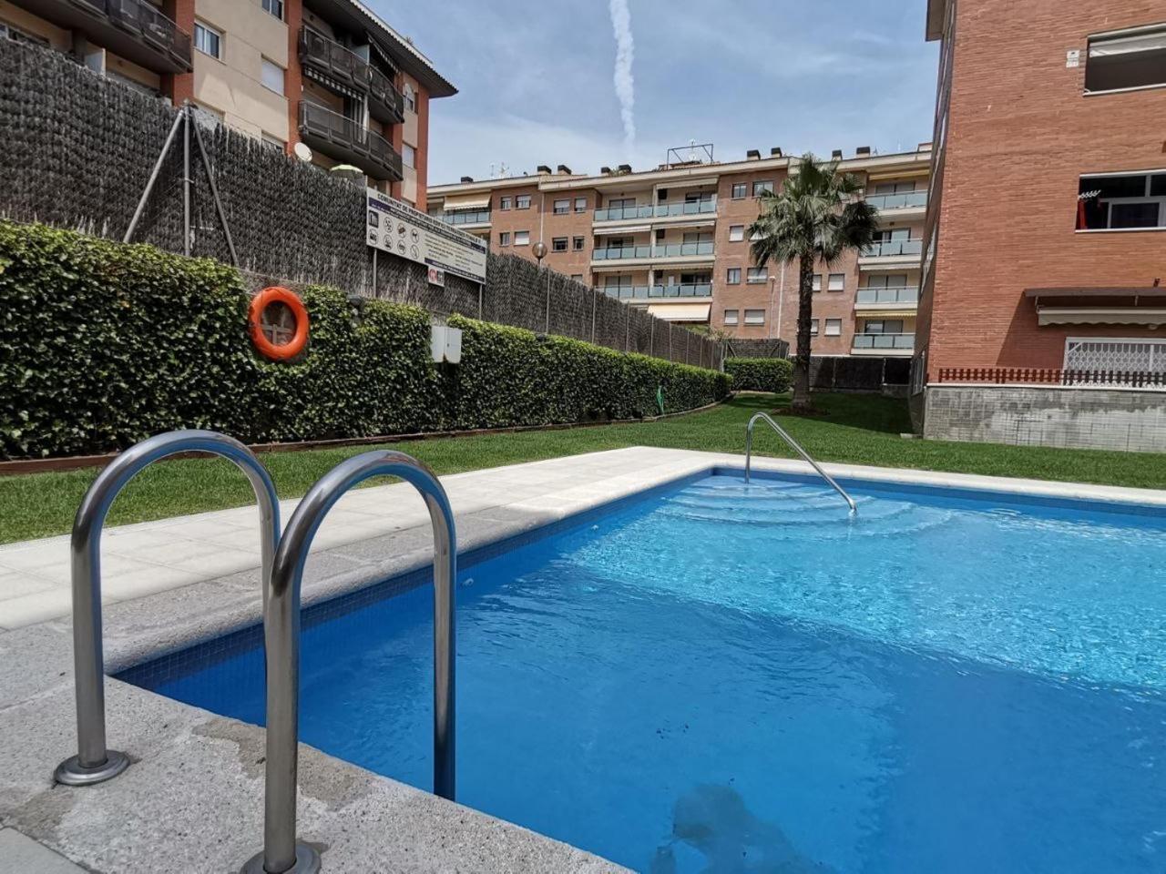 Apartamento+parking +piscina A 250mts Playa Fenals Apartment