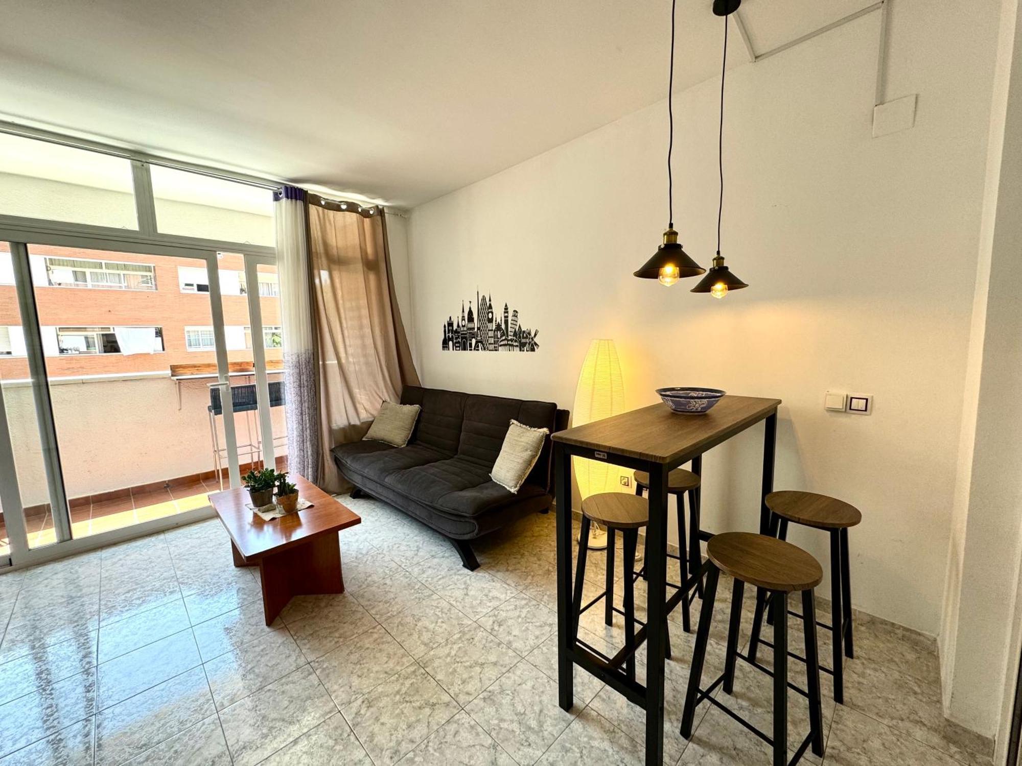 Apartamento+parking +piscina A 250mts Playa Fenals Apartment