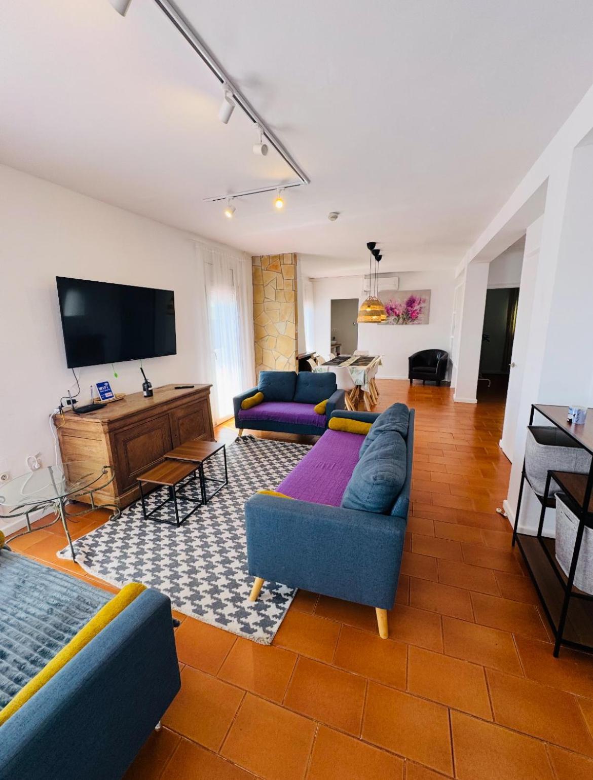 Exclusiva Casa Con Vistas Despejadas Al Mar Y Piscina Privada *