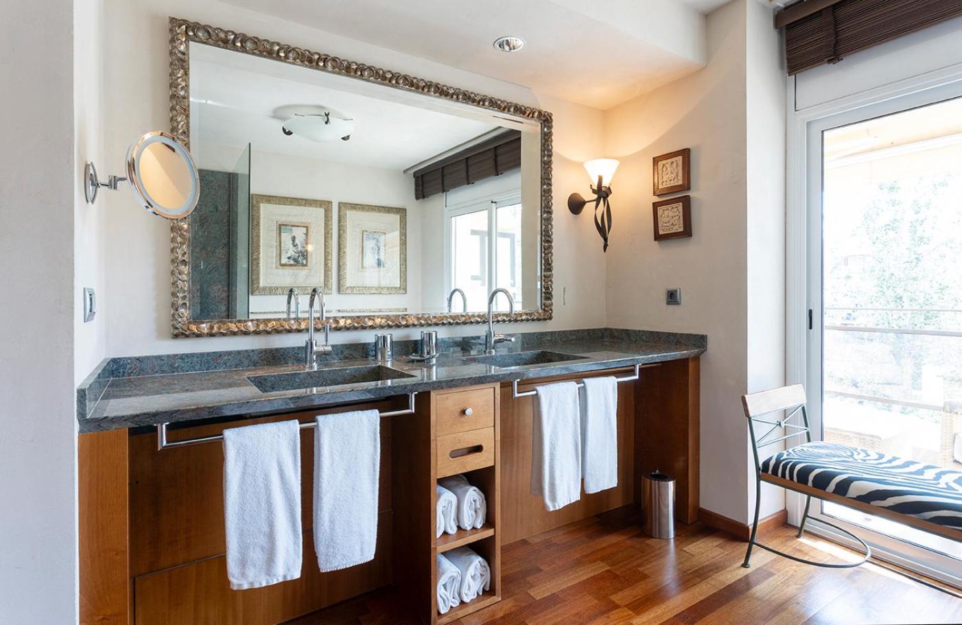 Suites Del Mar Fenals Hotel