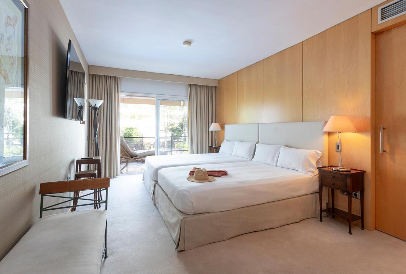 Suites Del Mar Fenals 4*