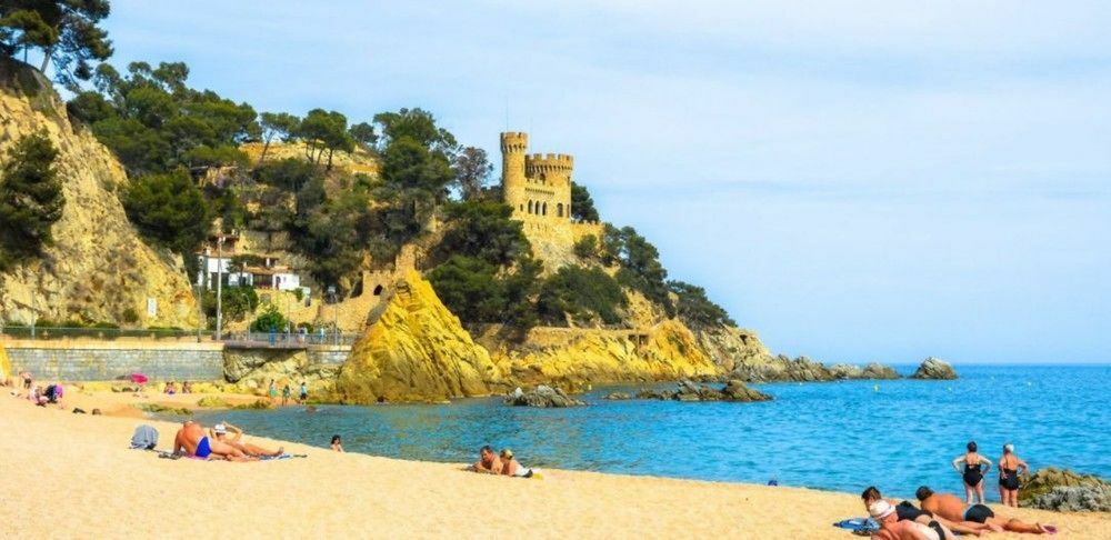 In - 104840 By Mo Villa Lloret de Mar