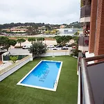 Two Bedroom Stylish Studio, 5 Minutes Walk From The Beach