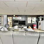 Villa Adam