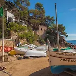 Fantastic 3 Bedroom Apartment, 300M To The Sea