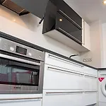 Parrot`s House Fenals