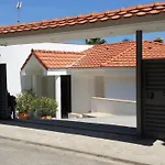 Al Lado Del Mar \