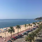 Exclusivo Piso De La Playa De Fenals Con Terraza