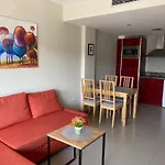 Exclusivo Piso De La Playa De Fenals Con Terraza