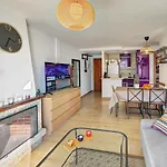 Apartament Pau Casals, 2 Min Walk From The Sea & Sea View