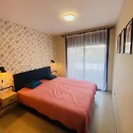 Exclusivo Piso De La Playa De Fenals Con Terraza