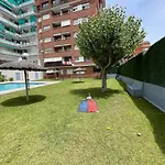 Piso Reformado Con Terraza, Piscina, 3 Minutos De Playa De Fenals