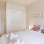 Pretty Garden Apartment Next To A Charming Beach