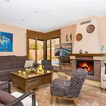 Villa Lola