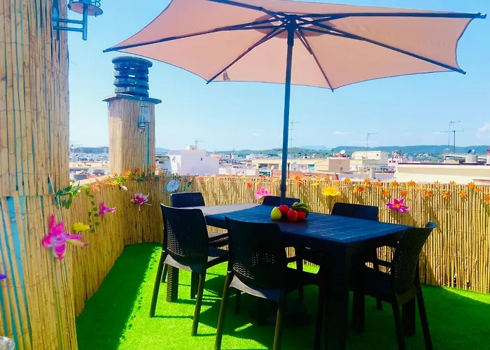 Elegant 2 Bedroom, Big Terrace 200M From Beach