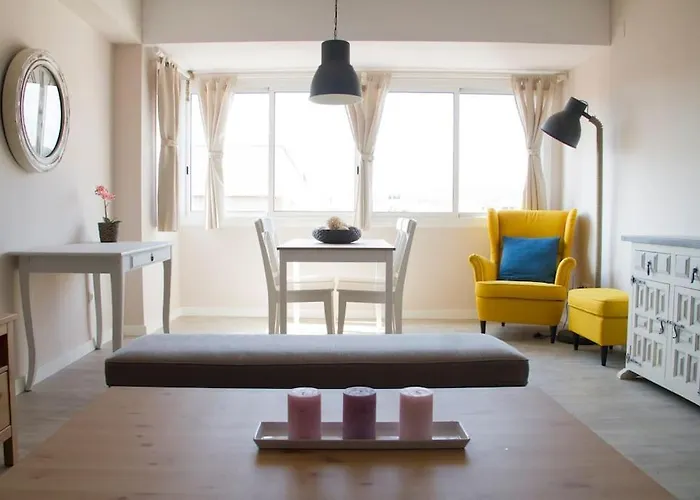 Lloret De Mar - Beachside Apartment - Free Parking - Limited Size Car