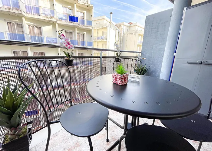 Red Apartment Lloret