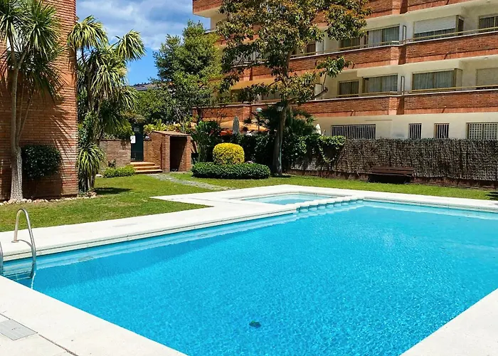 Apartamento Con Piscina En La Playa De Fenals