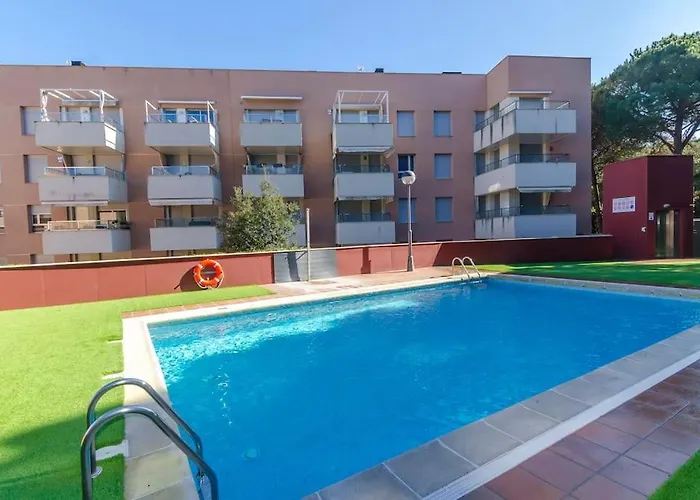 Apartment Sa Boadella Con Piscina Y Garaje Close To The Beach