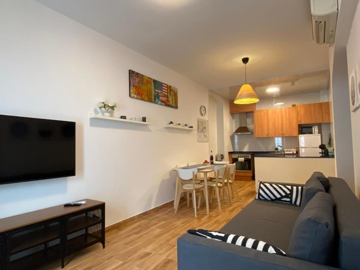 Apartamento Sant Lluis Center, 2 Min Walk From The Sea *