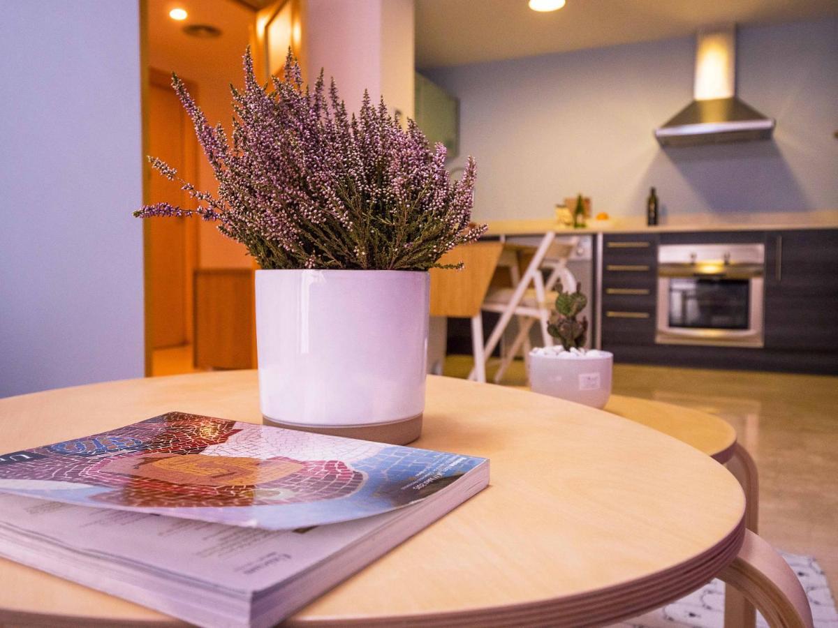 Two Bedroom Stylish Studio, 5 Minutes Walk From The Apartamento