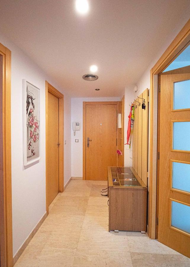 Two Bedroom Stylish Studio, 5 Minutes Walk From The Apartamento *