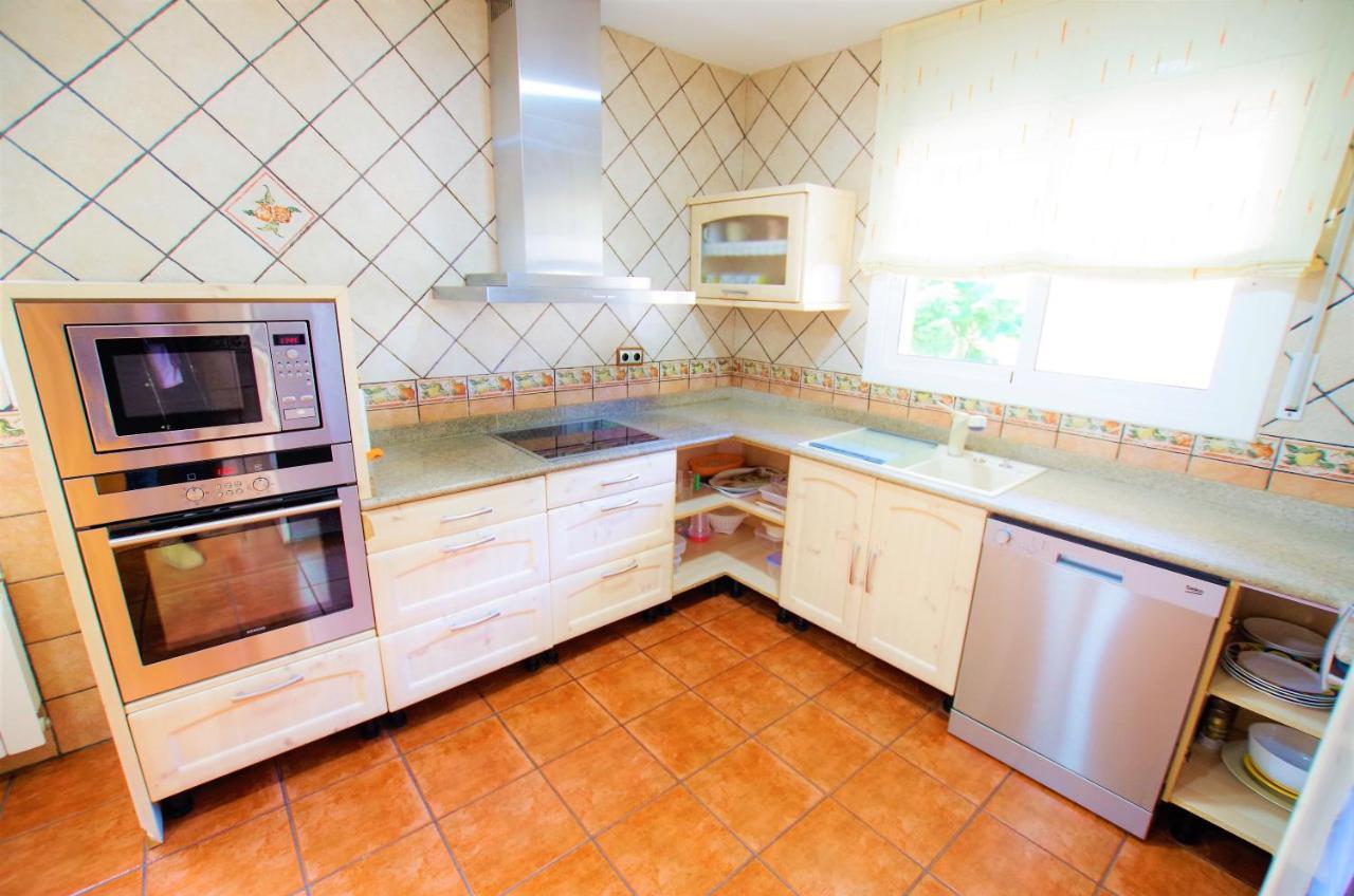 V&v Lloret Sunrise: Spacious 10-person With Pool Near Canyelles Villa Lloret de Mar