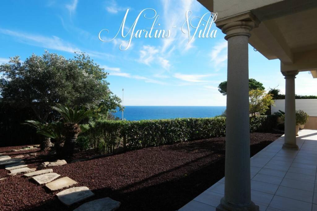 Villa Martin 'S Villa. House On The Beach With Pool