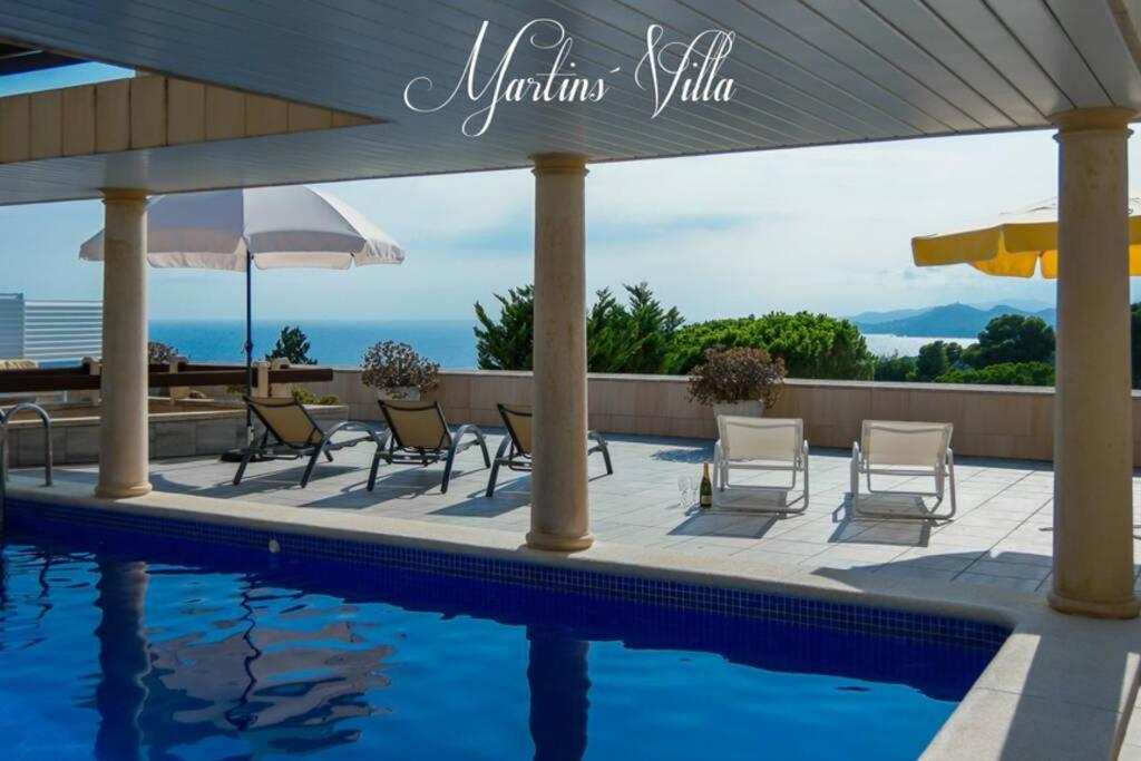 Villa Martin 'S Villa. House On The Beach With Pool