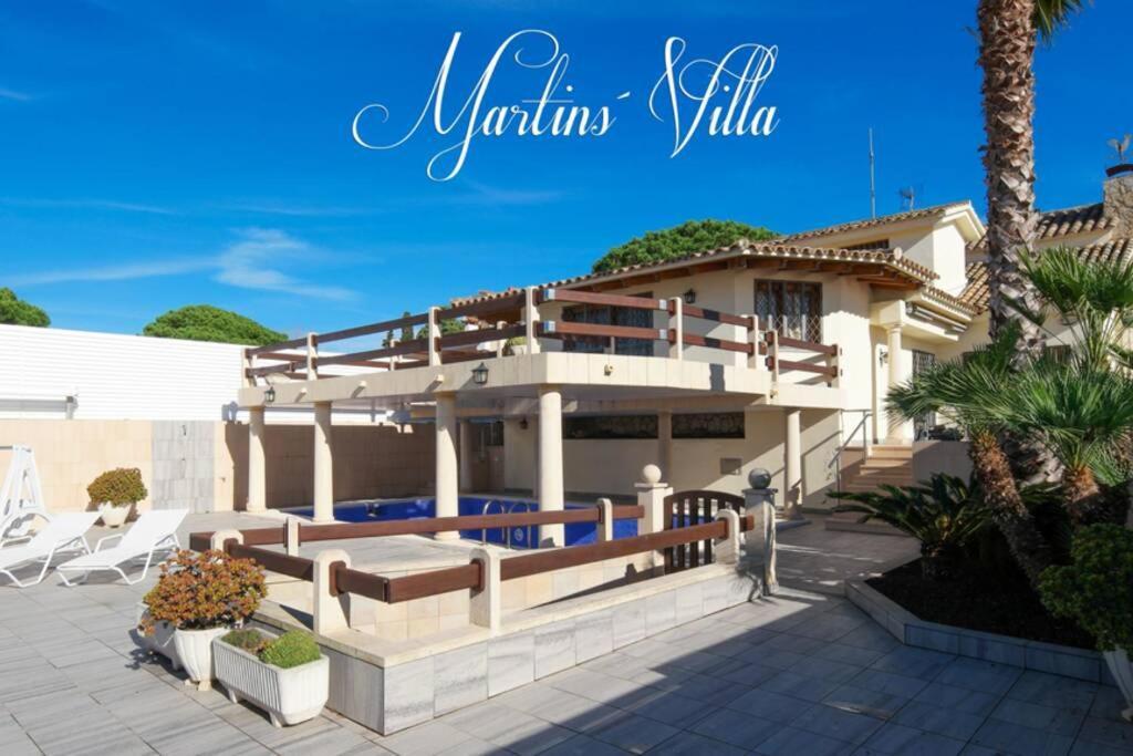 Martin 'S Villa. House On The Beach With Pool Lloret de Mar