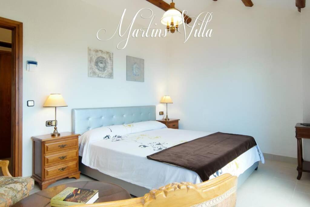 Martin 'S Villa. House On The Beach With Pool *