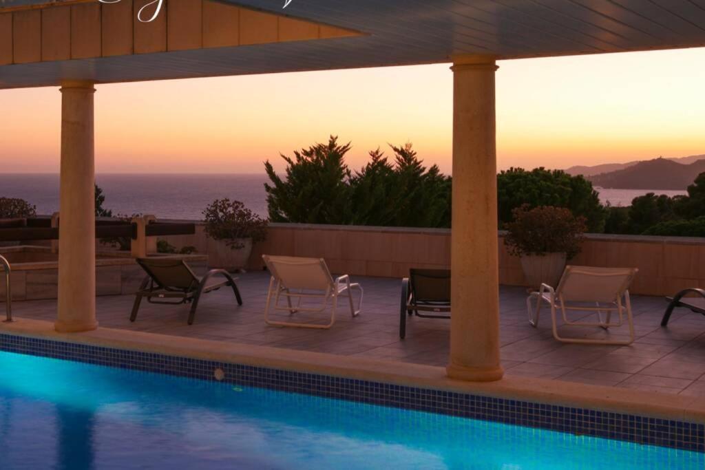 Villa Martin 'S Villa. House On The Beach With Pool Lloret de Mar