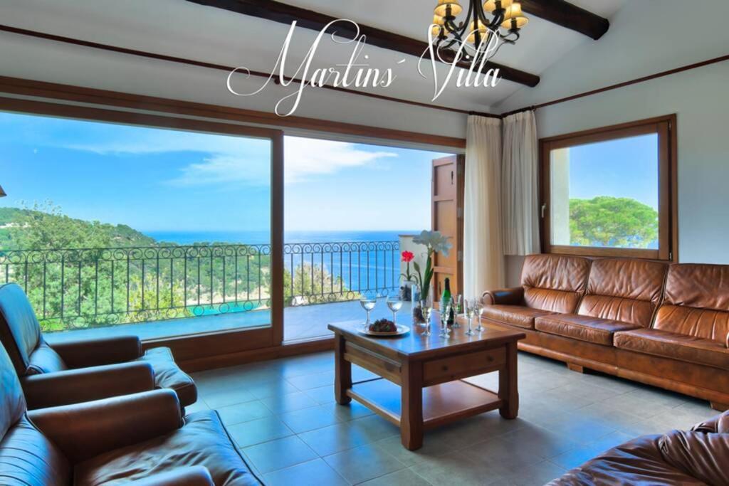 Martin 'S Villa. House On The Beach With Pool Lloret de Mar