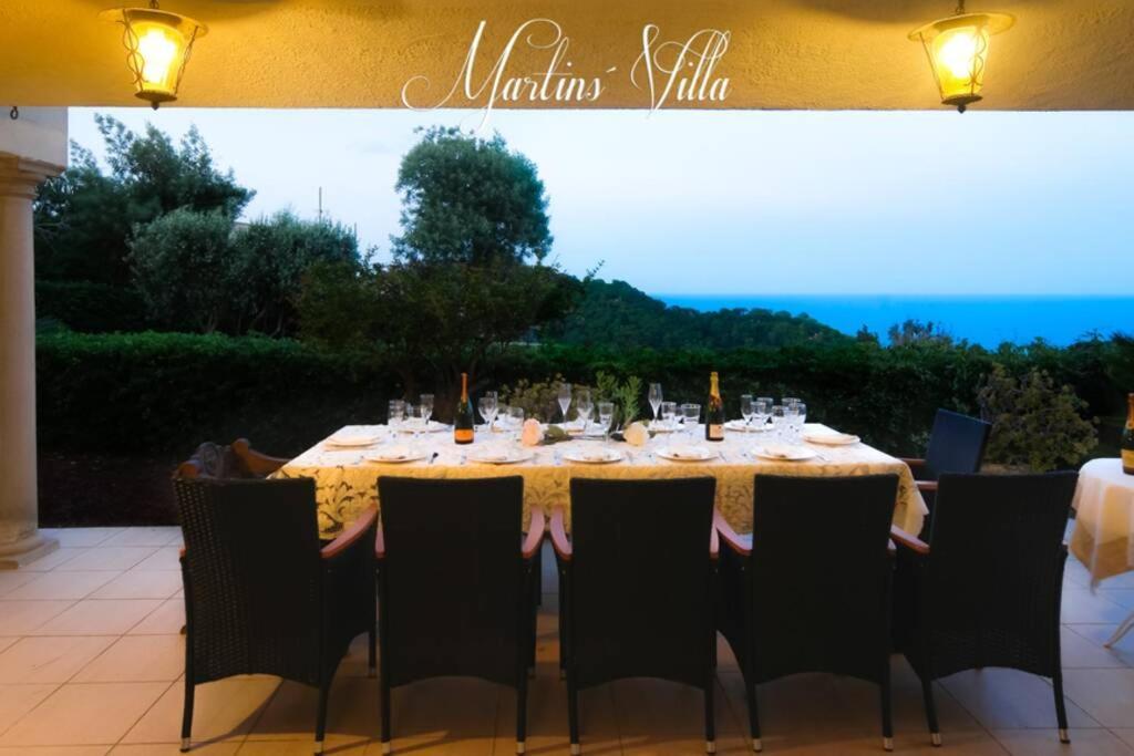 Martin 'S Villa. House On The Beach With Pool * Lloret de Mar