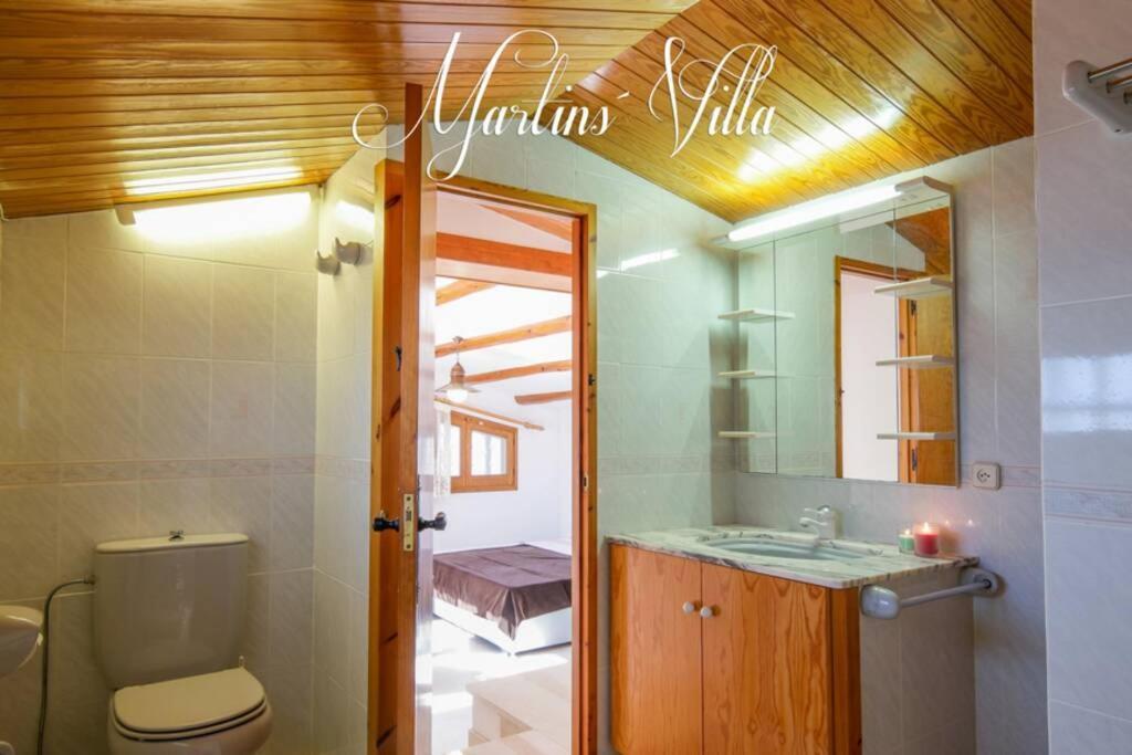 Martin 'S Villa. House On The Beach With Pool