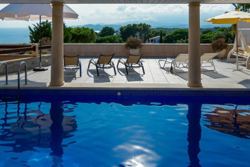 Martin 'S Villa. House On The Beach With Pool *