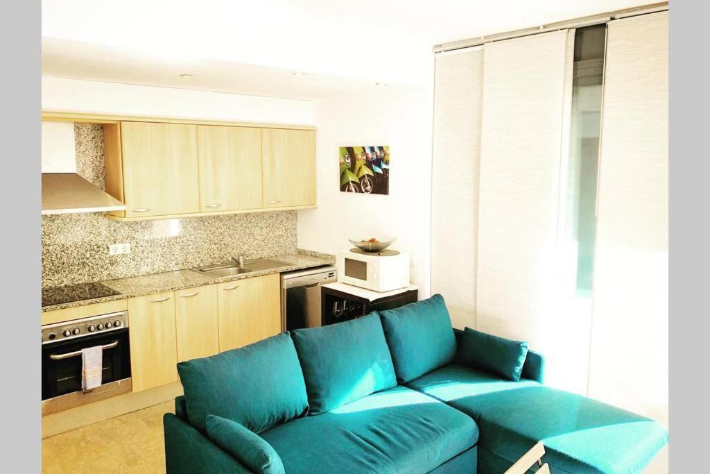 Con Piscina Y Parking En Appartement