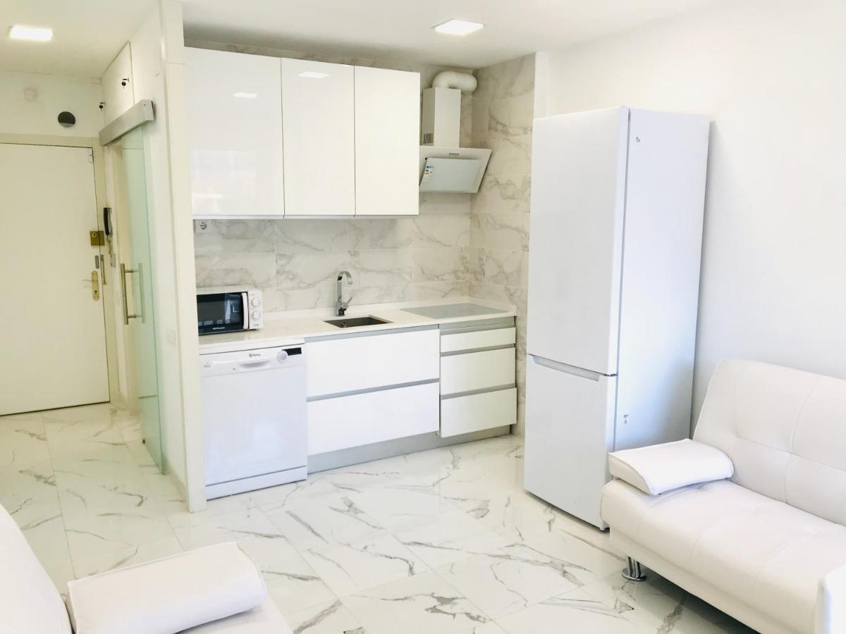 Modern And Design Studio Near The With Large Swimming Pools