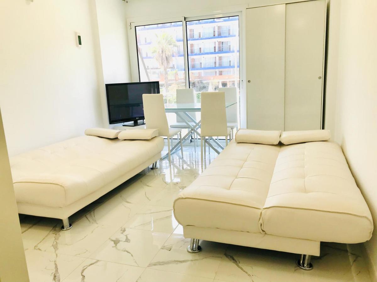 Apartamento Modern And Design Studio Near The With Large Swimming Pools *