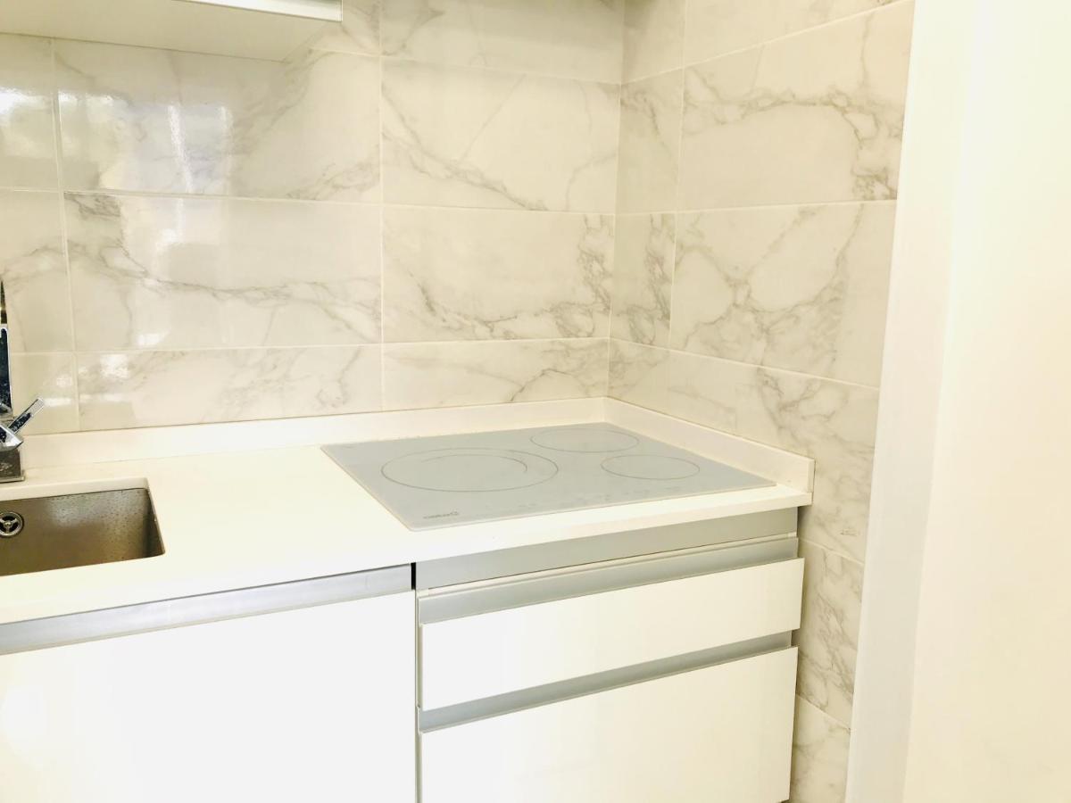 Apartamento Modern And Design Studio Near The With Large Swimming Pools *