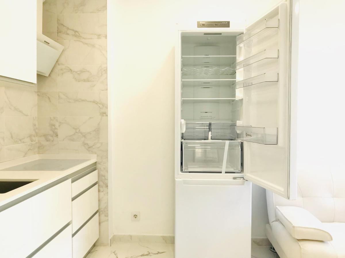 Modern And Design Studio Near The With Large Swimming Pools *
