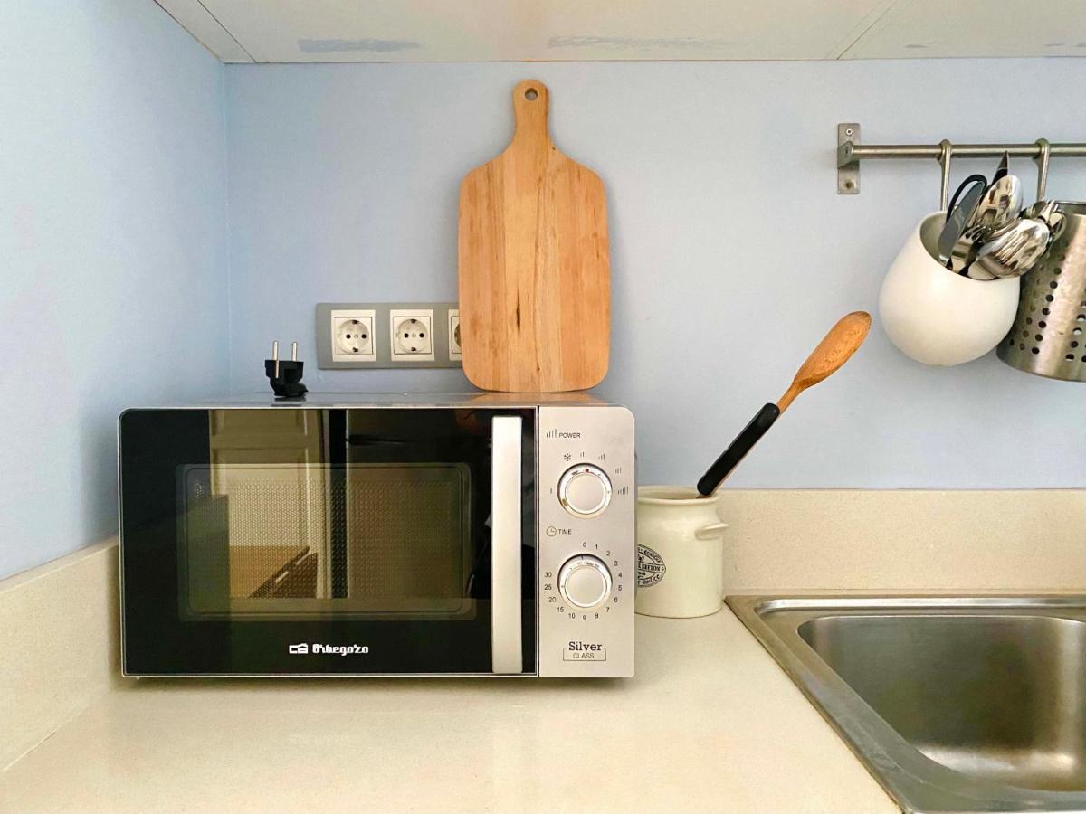 Two Bedroom Stylish Studio, 5 Minutes Walk From The *