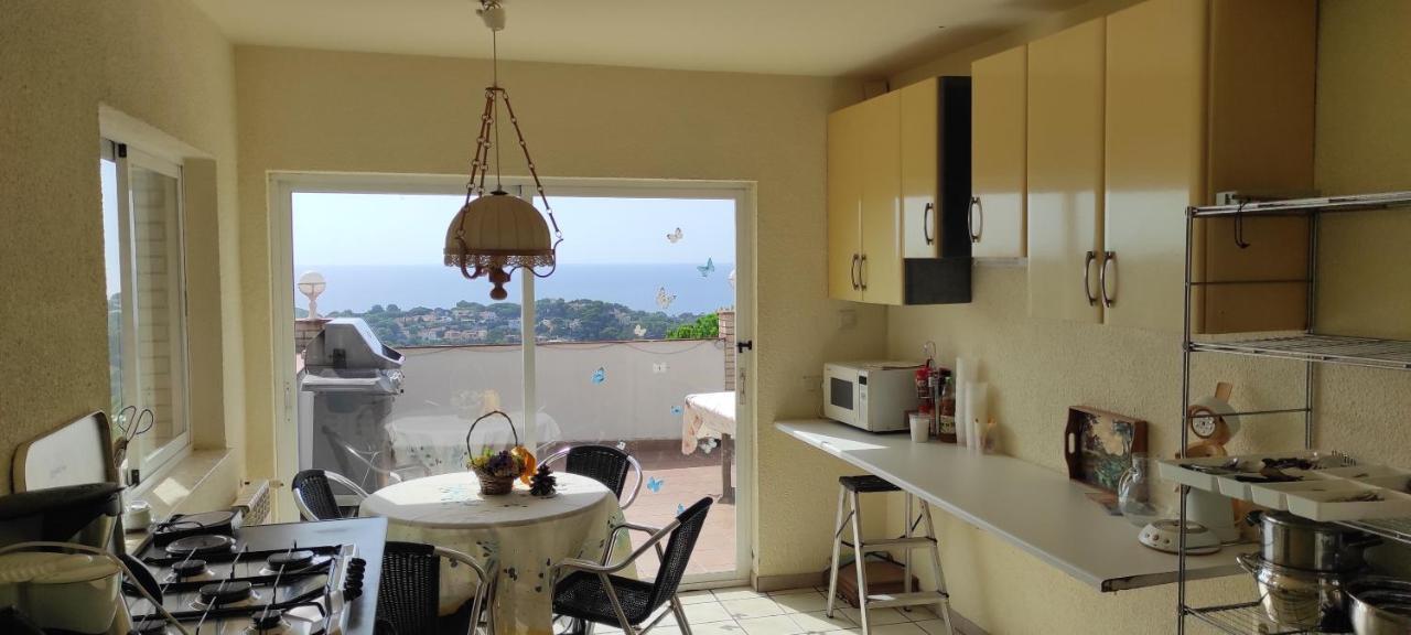 Lloret De Mar- Well-equipped Modern With Pool And Seaview For 10 Persons