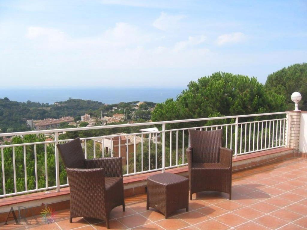 Villa Lloret De Mar- Well-equipped Modern With Pool And Seaview For 10 Persons Lloret de Mar