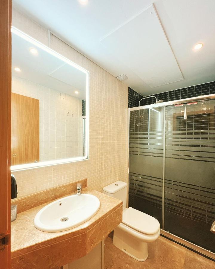 Con Piscina Y Parking En Appartement *