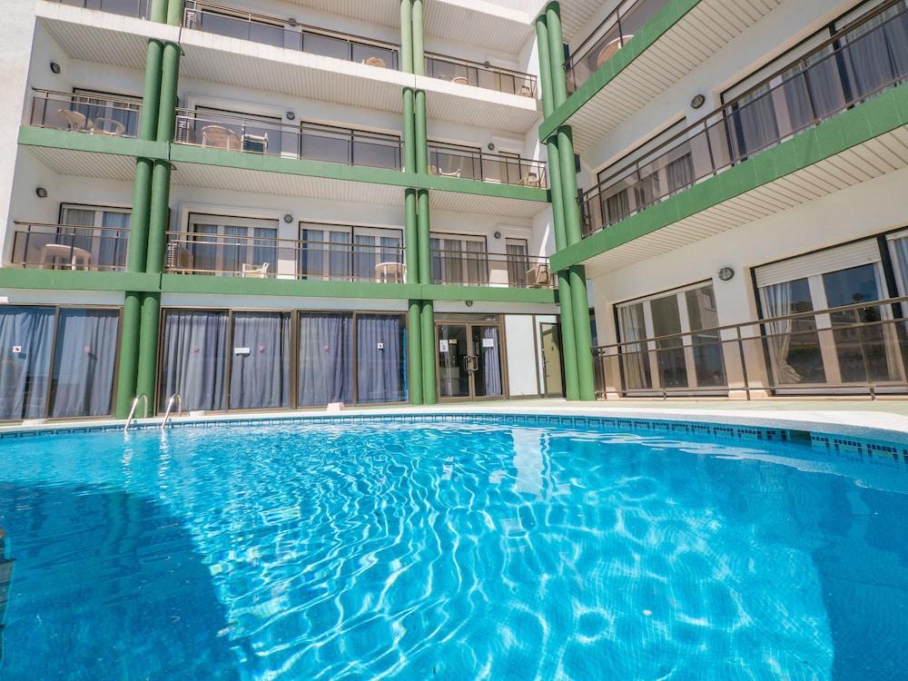 Apartment Ar Melrose Place