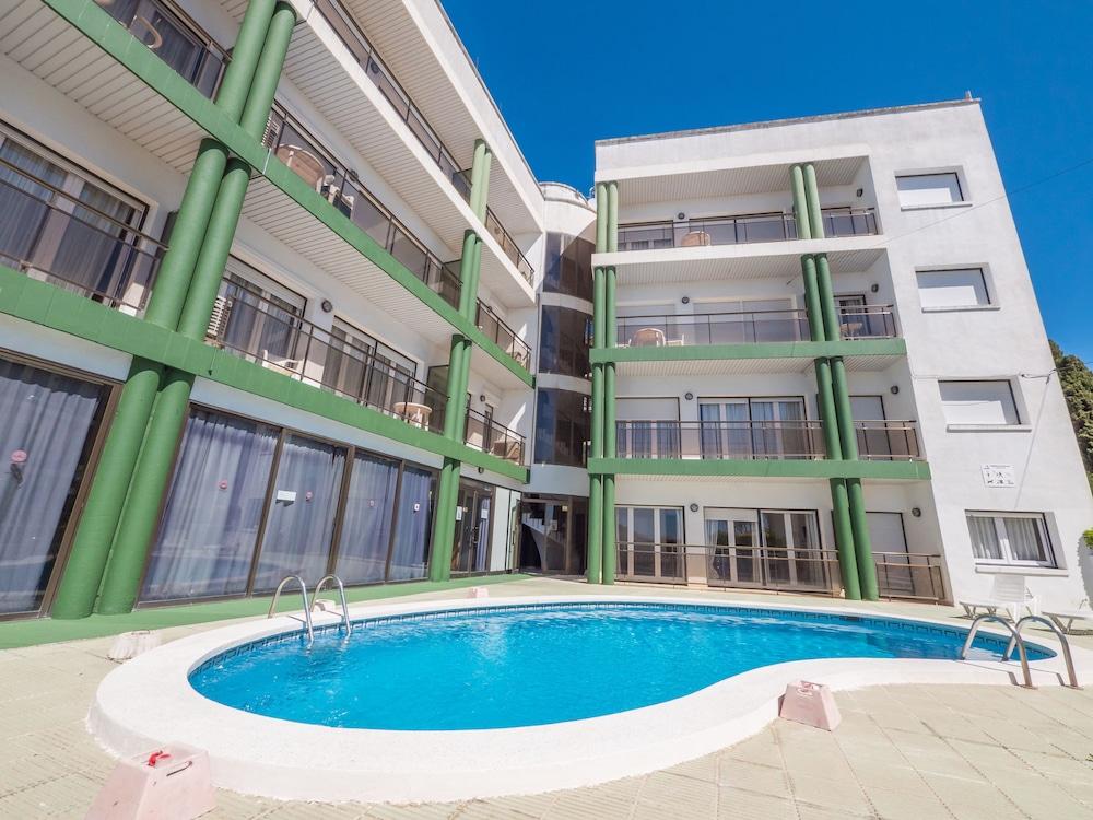 Apartment Ar Melrose Place