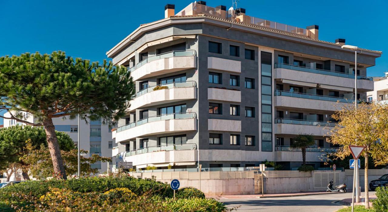 Parrot`s House Fenals Lloret de Mar